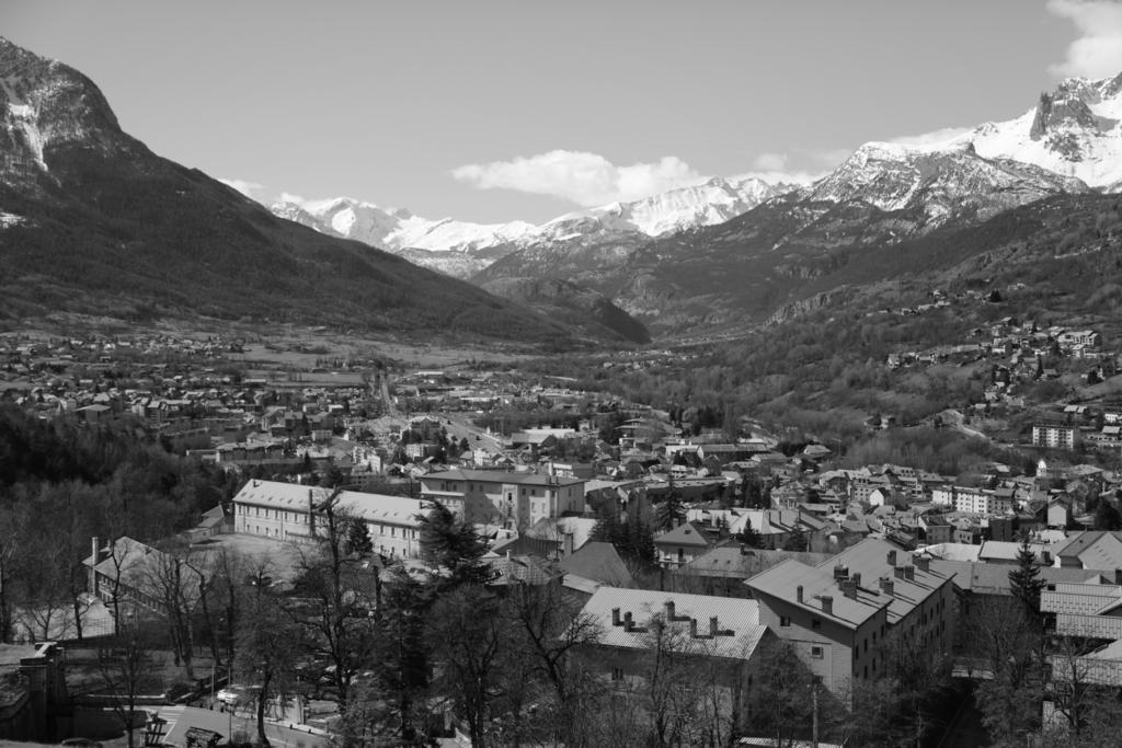 Briançon Auberge De La Paix מראה חיצוני תמונה